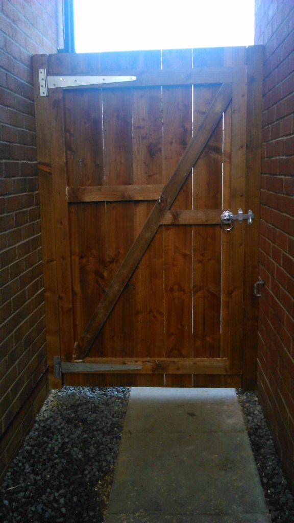 Gate made to measure